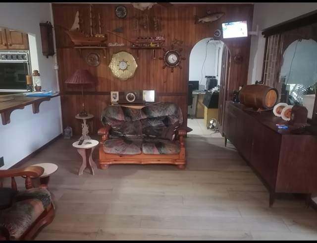 4 BEDROOM FREESTANDING FOR SALE IN PANORAMA